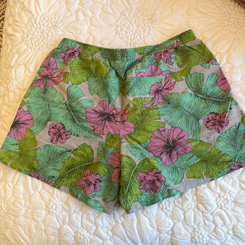 Patagonia baggies, women’s m, hibiscus print